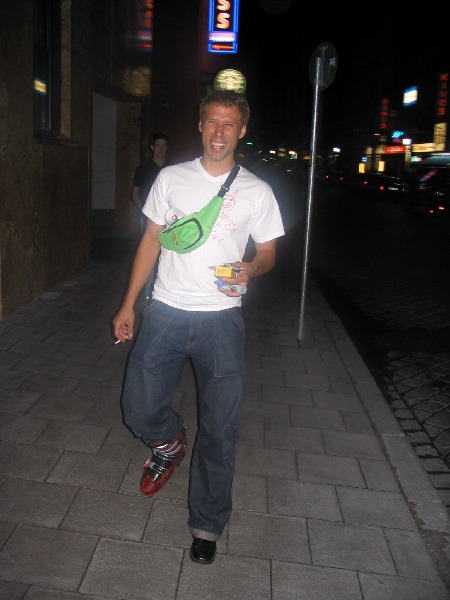 Mit "Klotz am Bein"...danke Roman